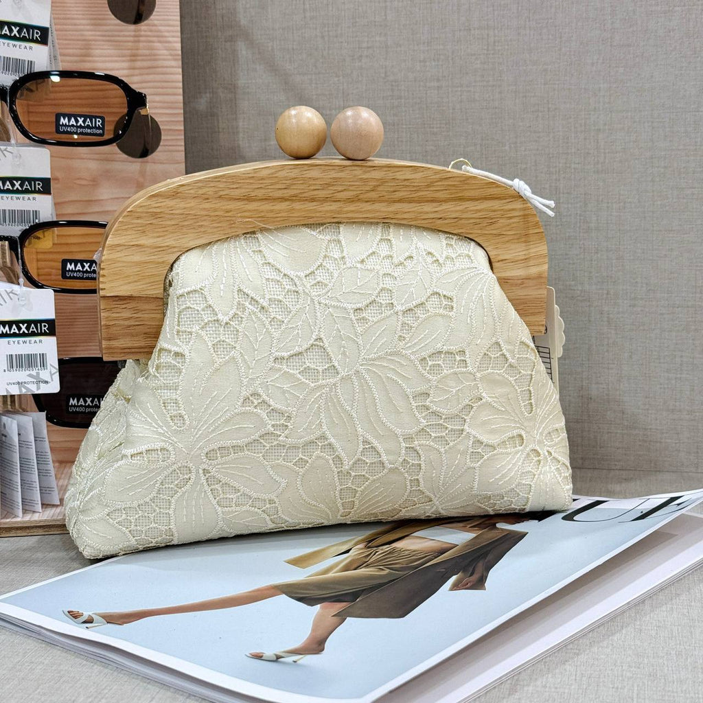Pochette "Natura in Fiore" – Borsa a Mano con Telaio in Legno e Ricami Boho-Chic