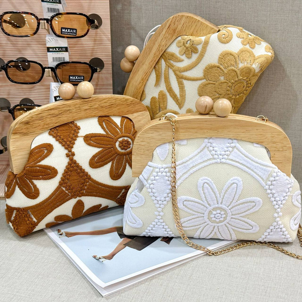 Pochette "Natura in Fiore" – Borsa a Mano con Telaio in Legno e Ricami Boho-Chic