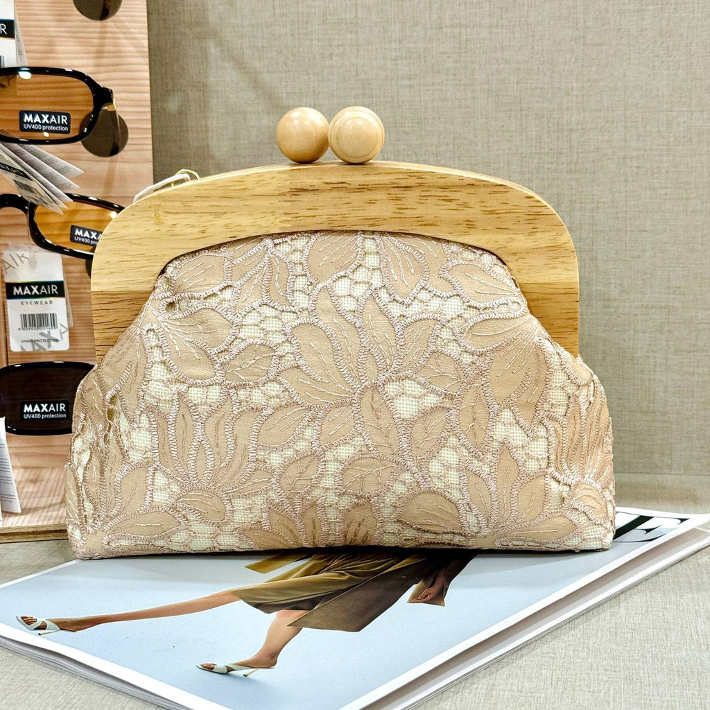 Pochette "Natura in Fiore" – Borsa a Mano con Telaio in Legno e Ricami Boho-Chic