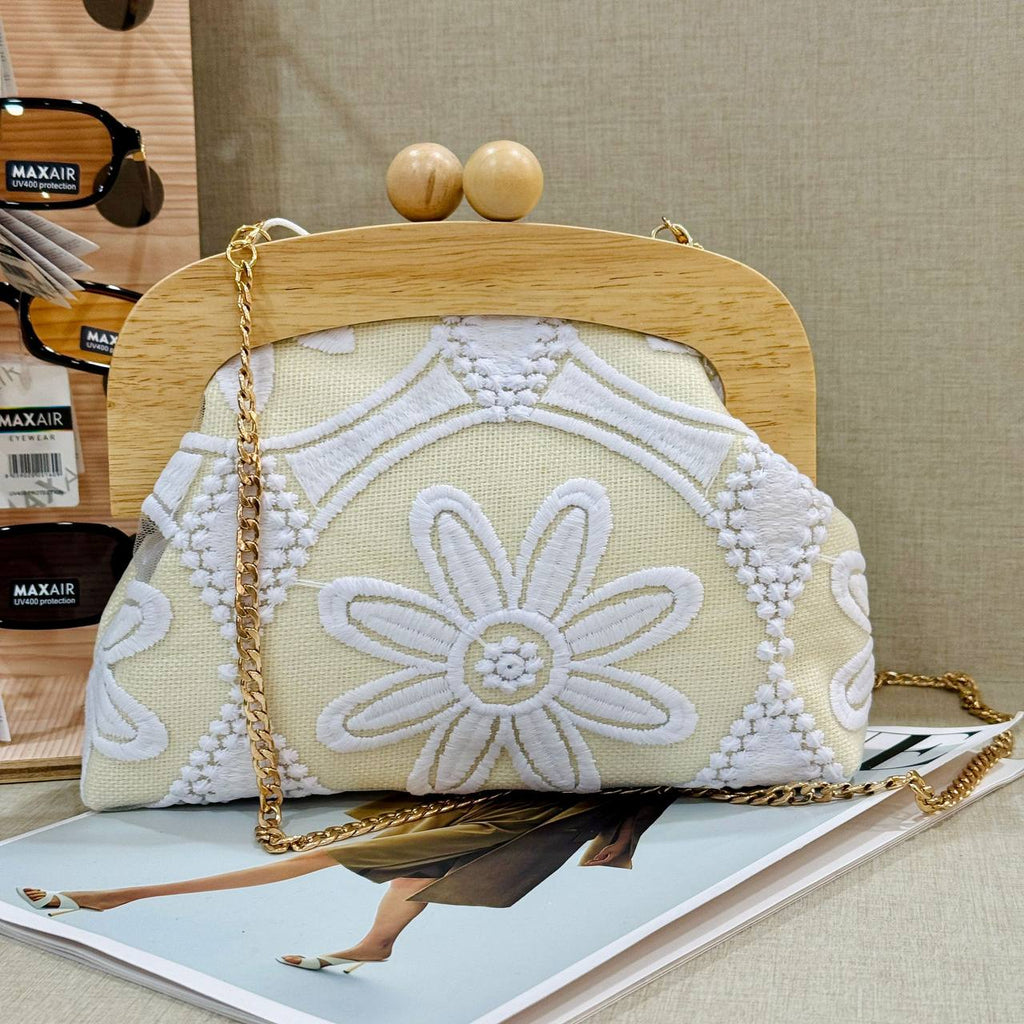 Pochette "Natura in Fiore" – Borsa a Mano con Telaio in Legno e Ricami Boho-Chic